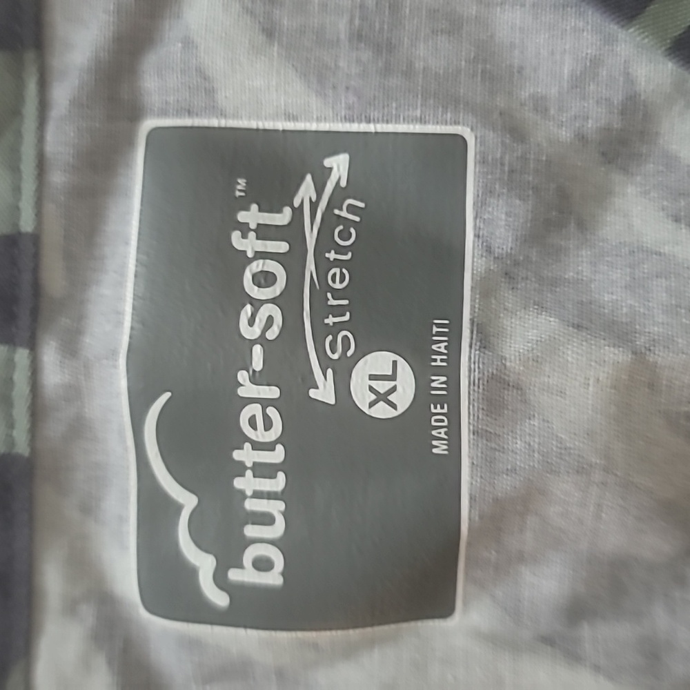 Butter-Soft Stretch Camo Print Scrub Top - Picture 2 of 5